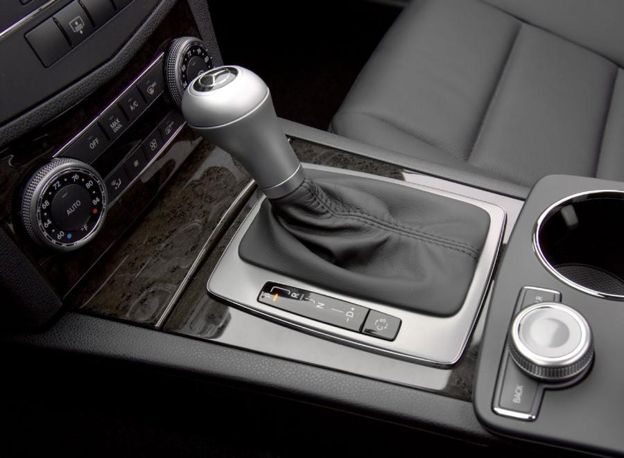  Mercedes-Benz C-Class 2007 года  (US) (фото 37 из 63)